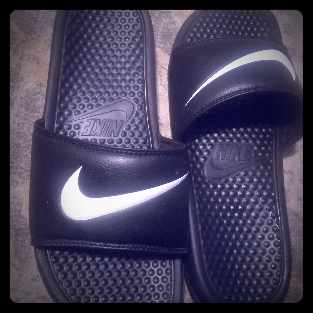 Nike Slides black and white size 9m 11w